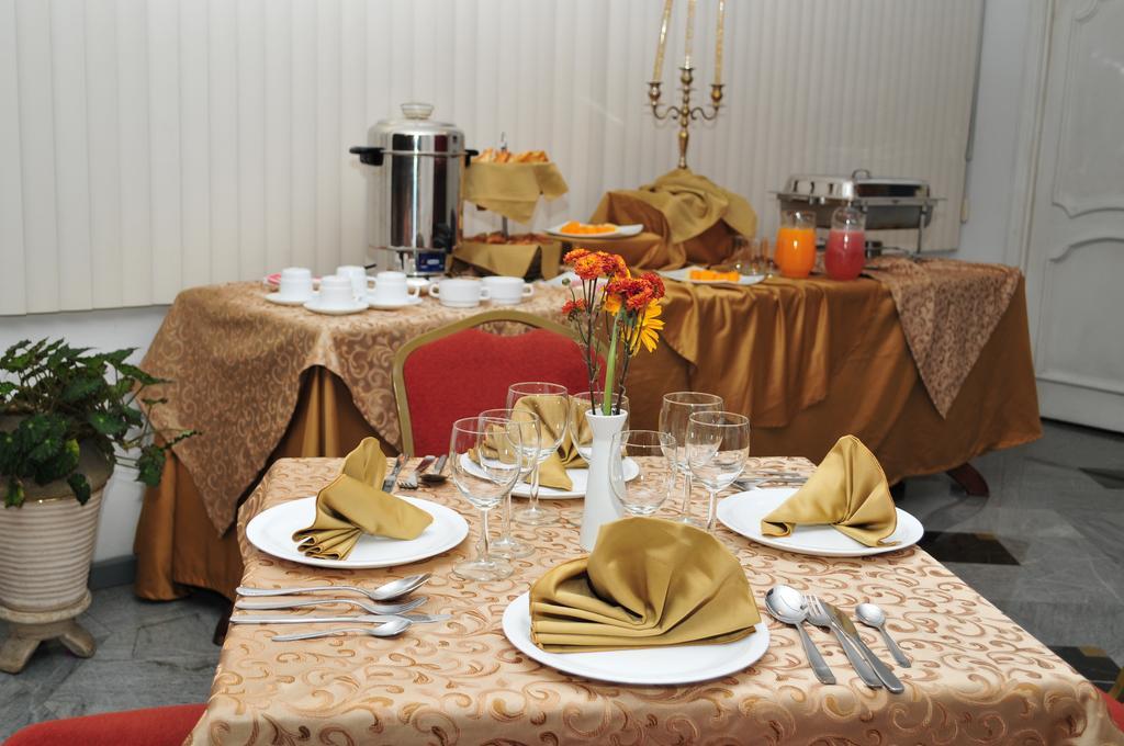 Hotel Cordero Куенка Екстериор снимка